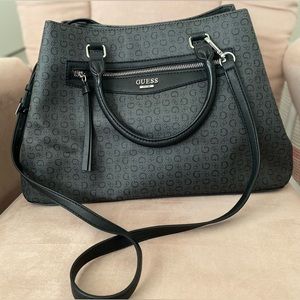 Brand New Spacious GUESS LOS ANGELES Adjustable Tote/Cross Body Purse.